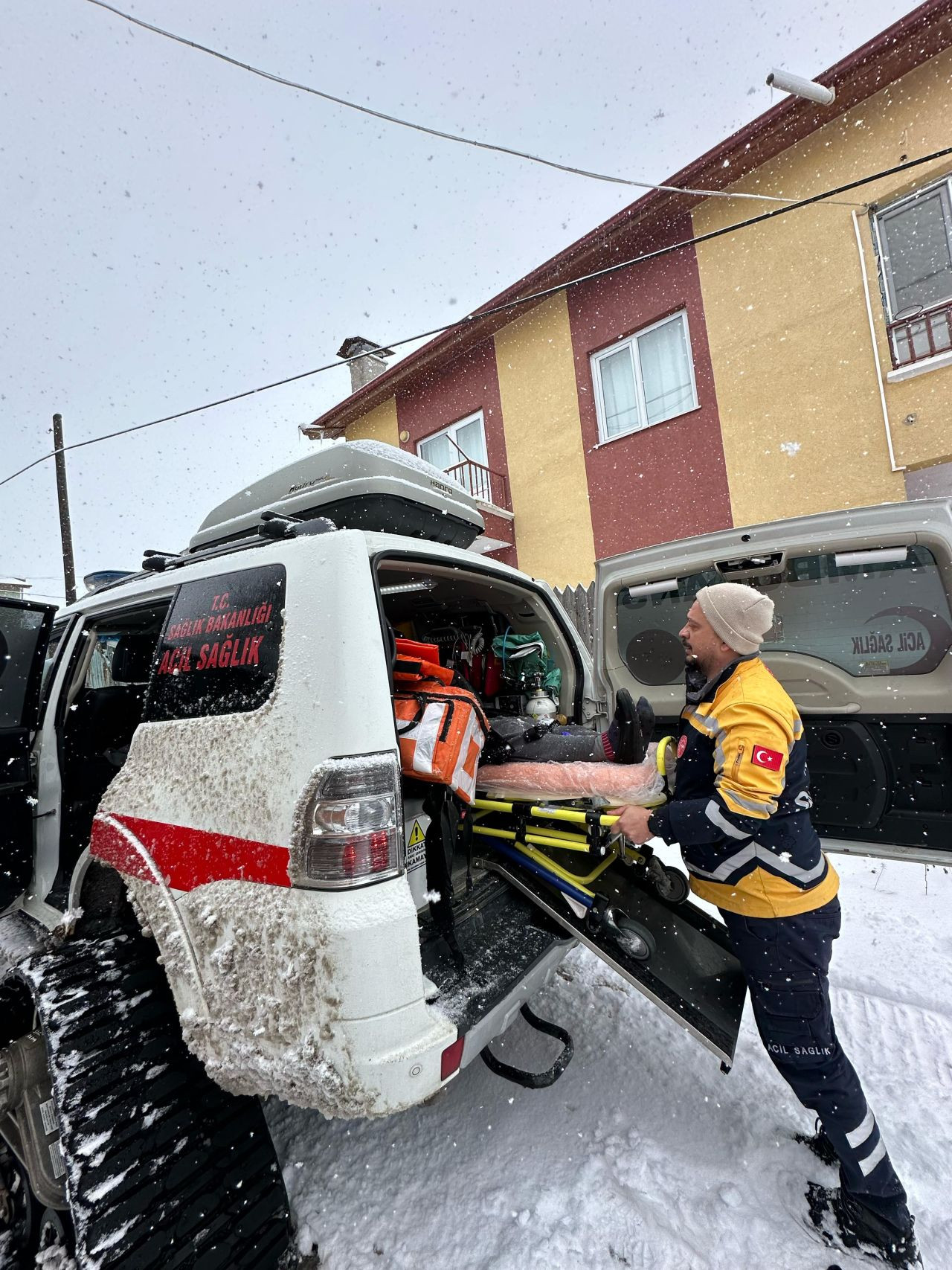 Bolu'da Ayağından Yaralanan Kadının Yardımına Paletli Ambulans İle Yetiştiler - Sayfa 1