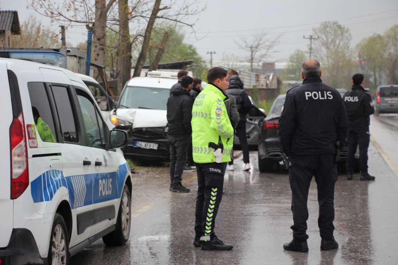 Akyazı’da Can Pazarı: Lüks Araç Ortalığı Savaş Alanına Çevirdi! - Sayfa 9