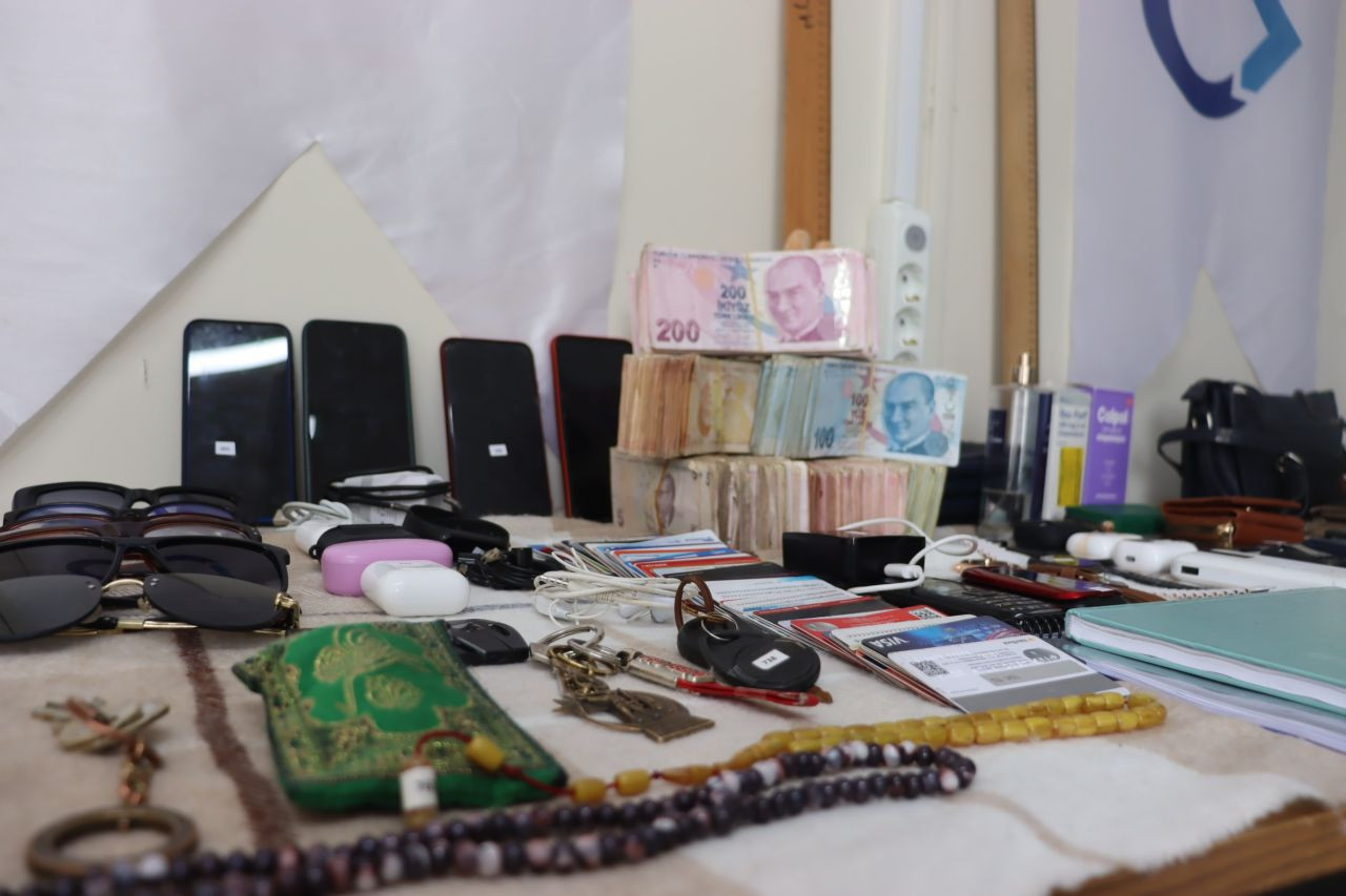 Tramvayda unutulanlar 'yok artık' dedirtti - Sayfa 5