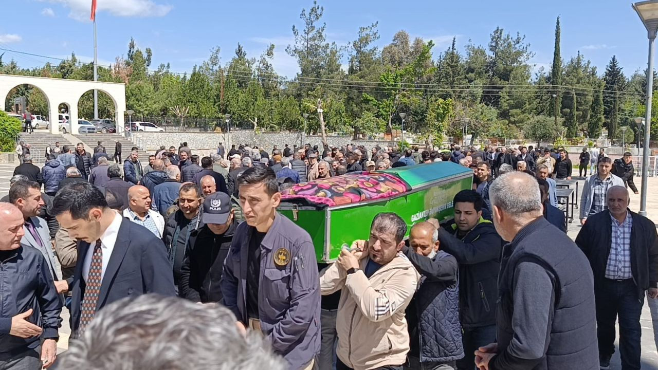 Feci kazada ölen anne ile oğlu son yolcuğuna uğurlandı - Sayfa 3