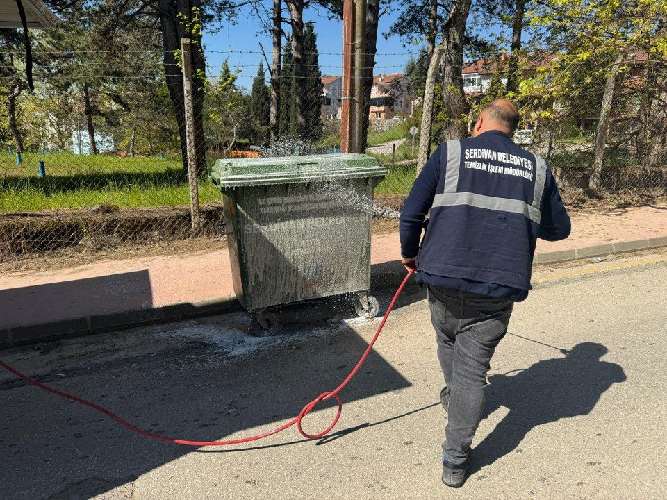 Serdivan'da Temizlik Seferberliği: Çöp Konteynerleri Hijyenik Hale Getirildi! - Sayfa 2
