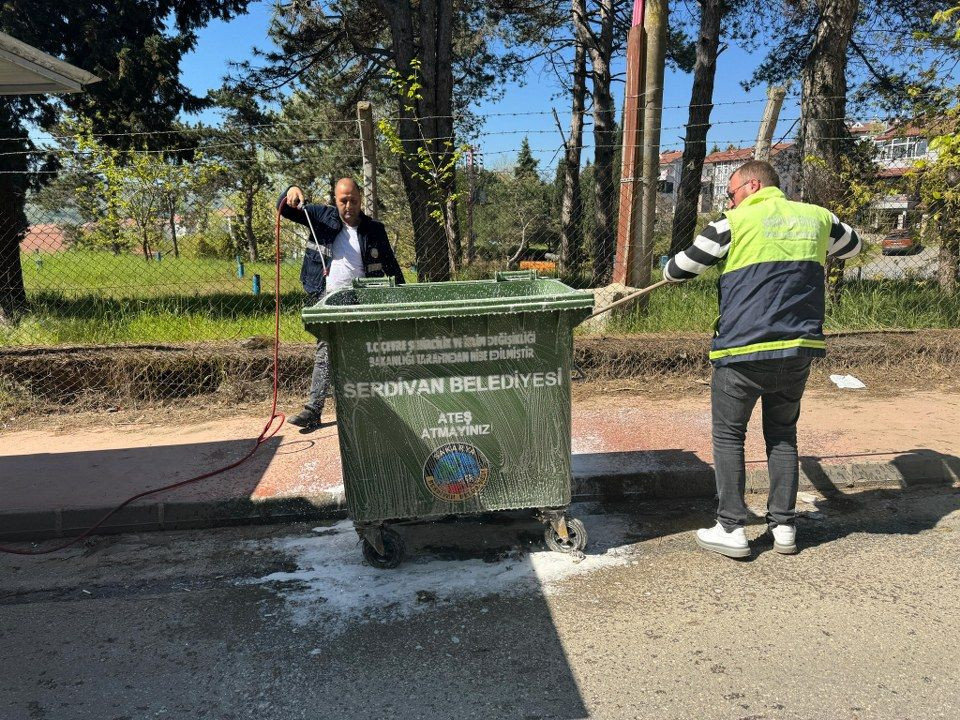 Serdivan'da Temizlik Seferberliği: Çöp Konteynerleri Hijyenik Hale Getirildi! - Sayfa 5