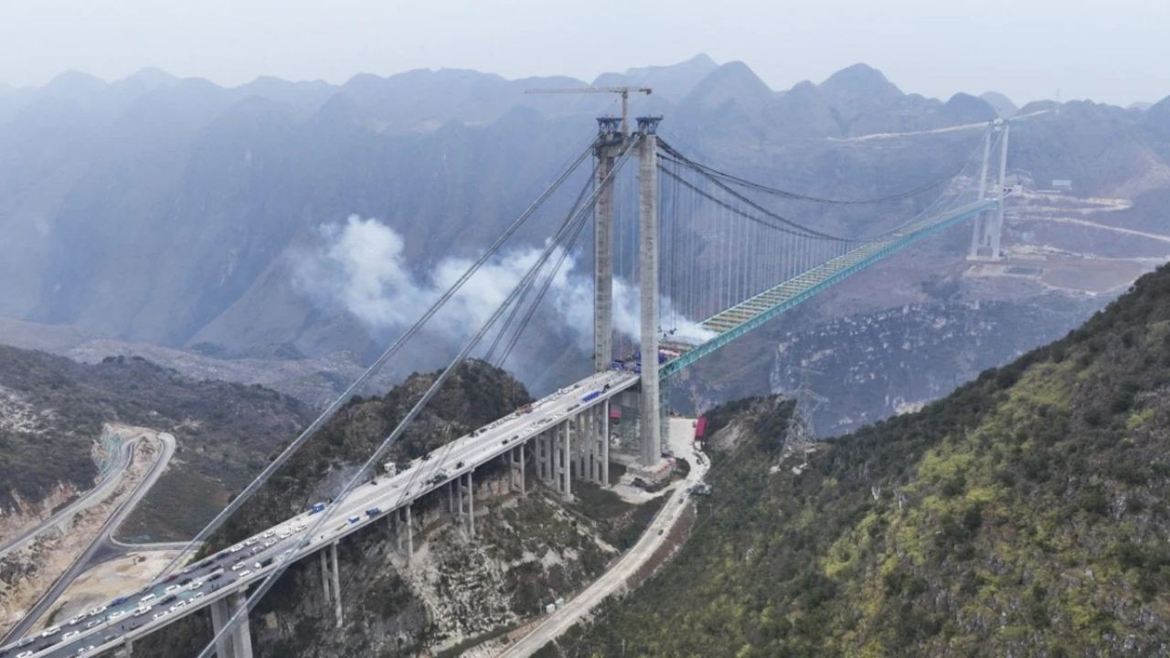 Dünyanın En Yüksek Köprüsü Çin'de Açılıyor: 2 Saati 1 Dakikaya Düşürecek