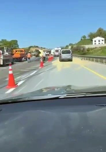 Silobas Yüklü Tır Devrildi: Trafik Durma Noktasına Geldi! - Sayfa 3