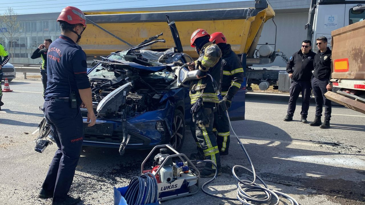 D-100'de Otomobil Tıra Arkadan Çarptı - Sayfa 1