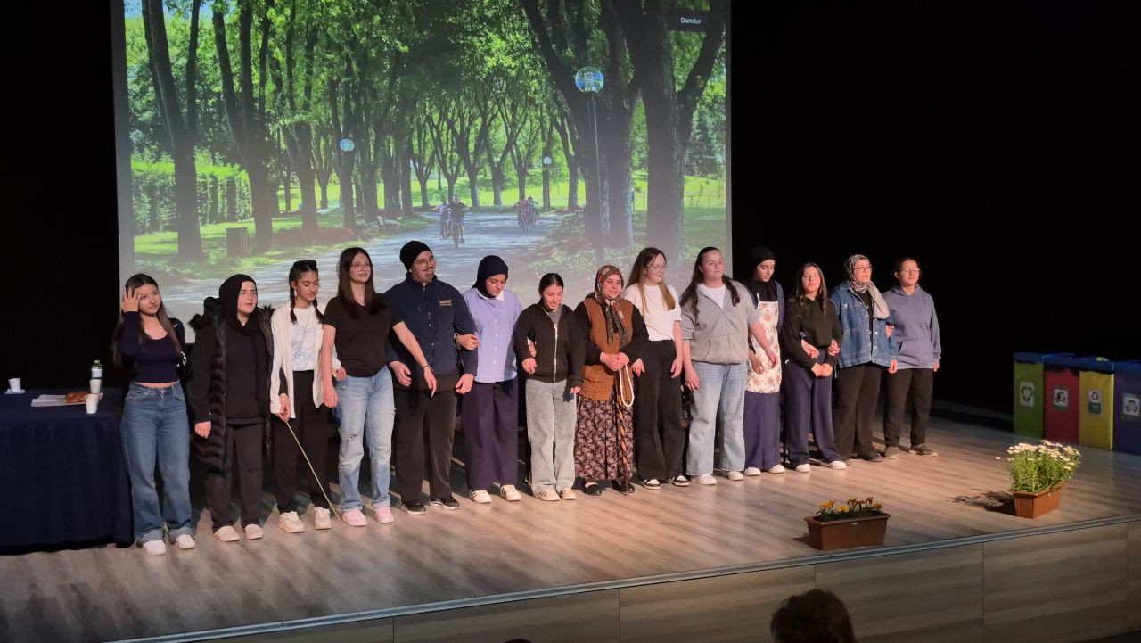 Düzce'de Liseliler, Tiyatro Sahnesinde Birincilik İçin Yarıştı - Sayfa 3