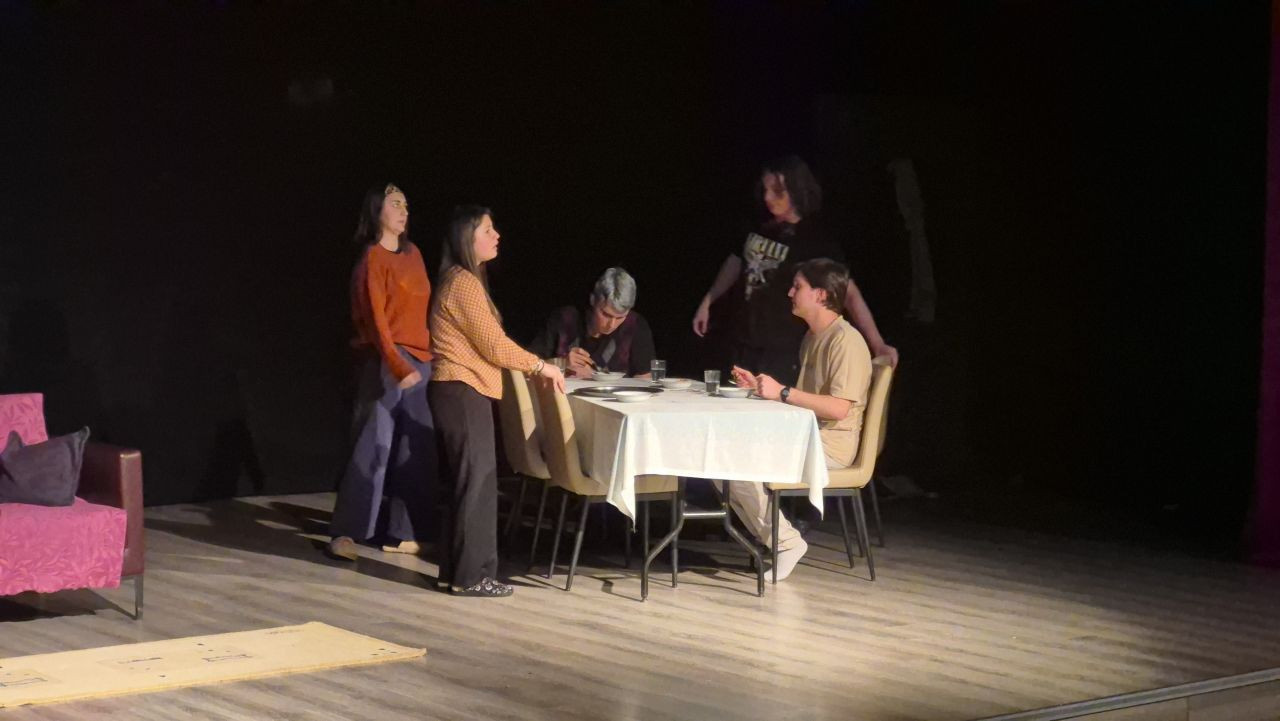 Düzce'de Liseliler, Tiyatro Sahnesinde Birincilik İçin Yarıştı - Sayfa 4