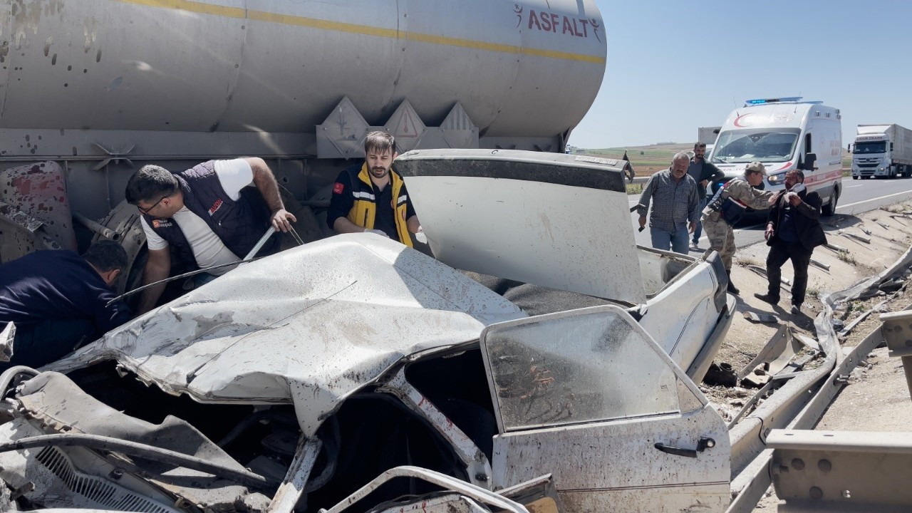 Şanlıurfa’da Otomobil İle Tır Çarpıştı: 4 Yaralı