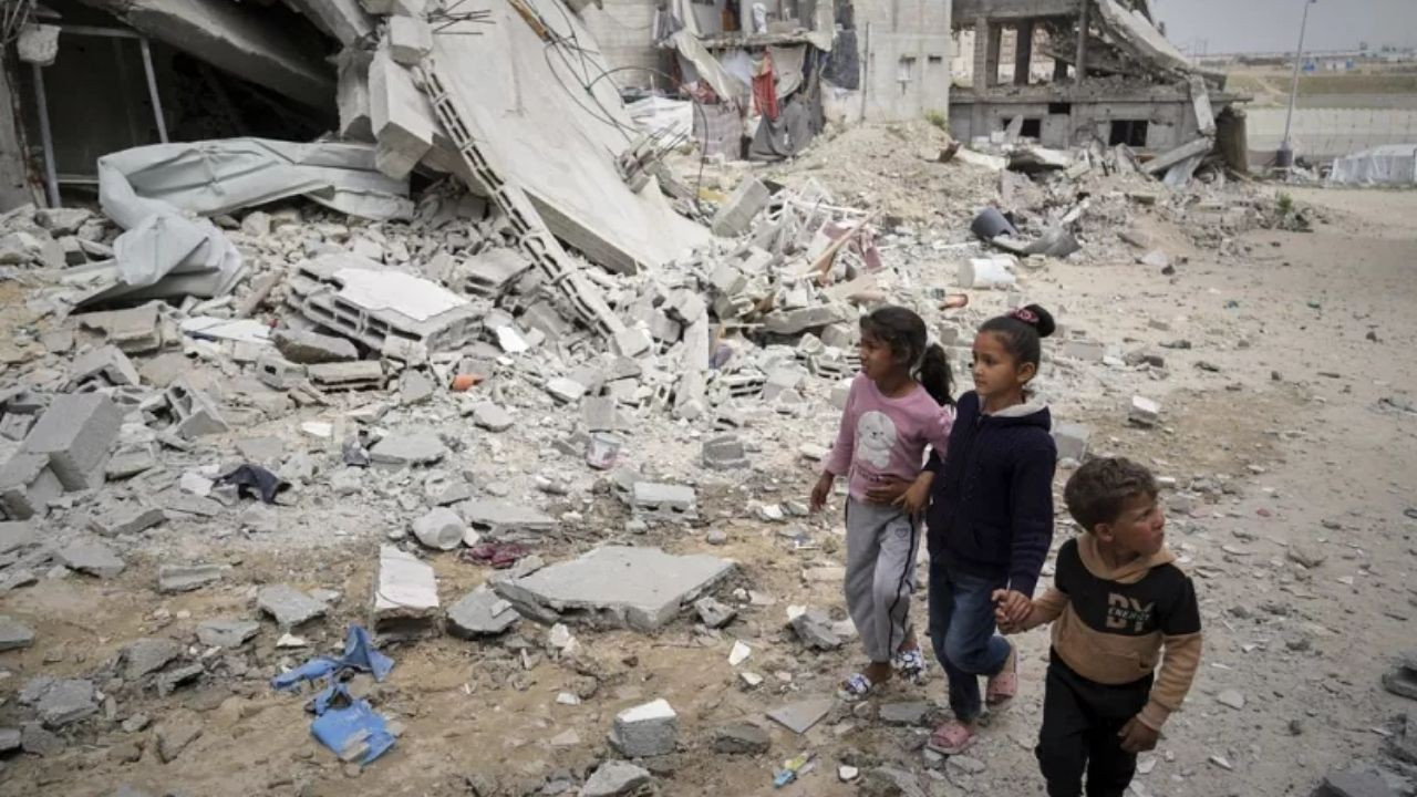 İsrail Ordusu Gazze'de Sivillere Ait Evleri Vurdu: En Az 18 Ölü