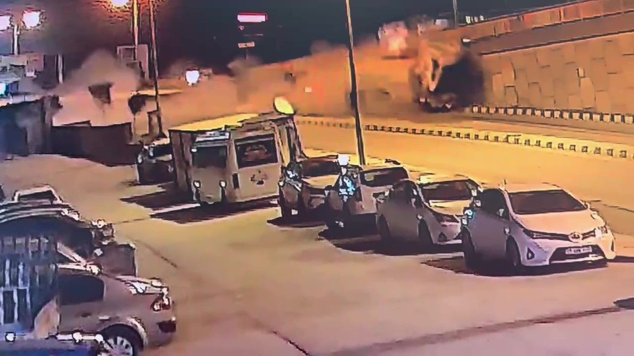 Freni Patlayan Arazöz Otomobile Ve Üst Geçit Duvarına Çarptı: 1 Ölü, 1 Yaralı - Sayfa 2