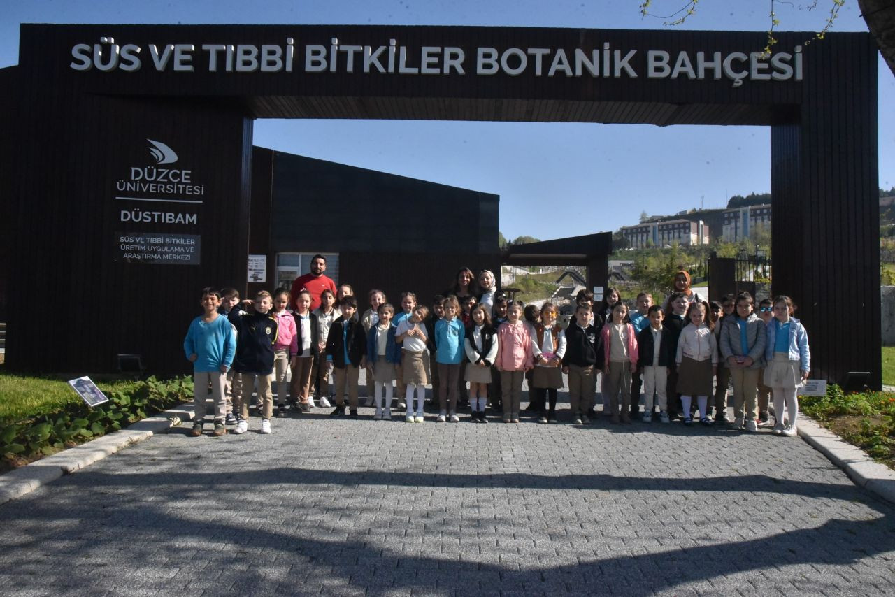 Düzce'de Öğrenciler Botanik Bahçesinde - Sayfa 1