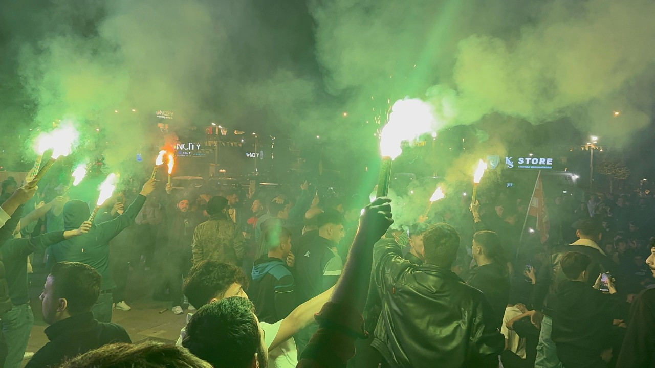 Kocaelispor Taraftarı Sokaklara Döküldü