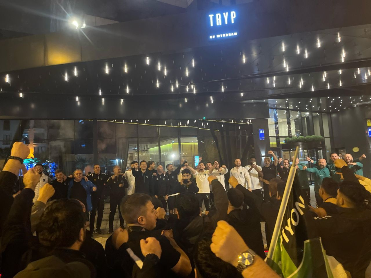 Kocaeli'de Bir Grup Taraftar Şampiyonluğu Kutlamak İçin Deplasmana Gitti - Sayfa 5