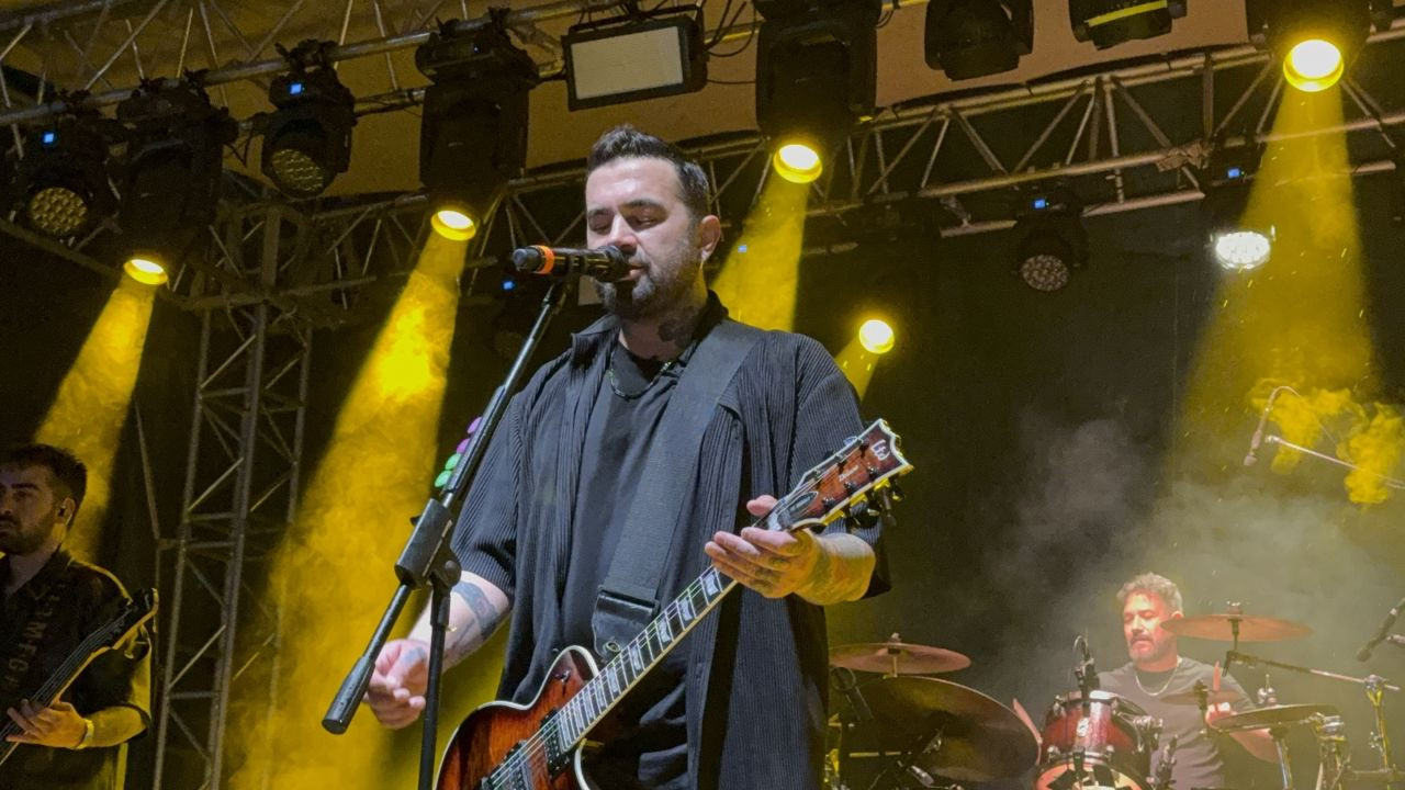 Düzce'de Sağanak Yağış Gençlerin Eğlencesini Bozamadı - Sayfa 1