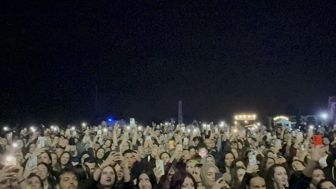 Düzce'de Sağanak Yağış Gençlerin Eğlencesini Bozamadı - Sayfa 2