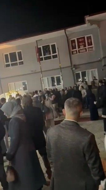 Düğün Halayı Kavgaya Döndü: Eğlence Yerini Yumruklara Bıraktı! - Sayfa 5