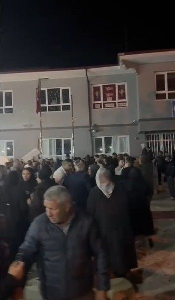 Düğün Halayı Kavgaya Döndü: Eğlence Yerini Yumruklara Bıraktı! - Sayfa 4