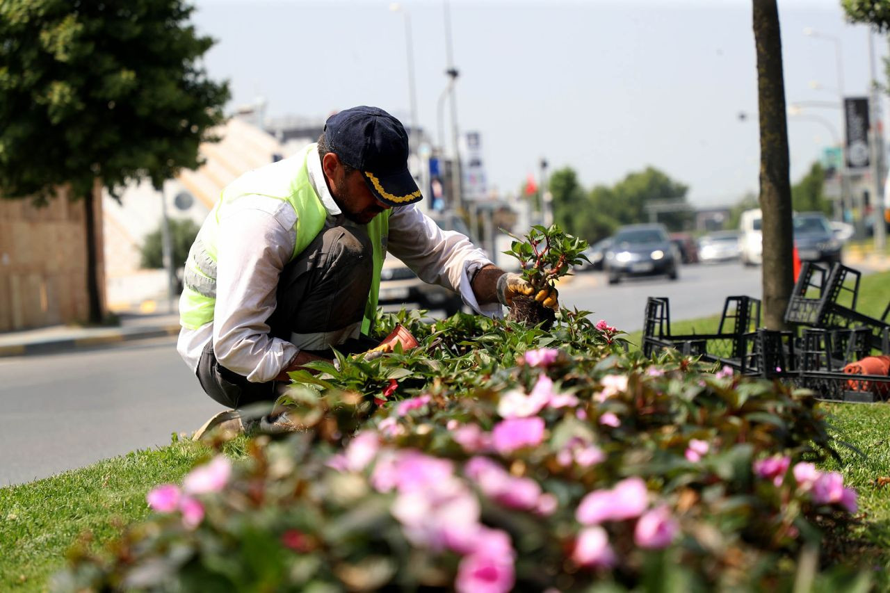 Büyükşehir Belediyesi’nden Şehrin Dört Bir Yanında Yaz Hazırlığı - Sayfa 1