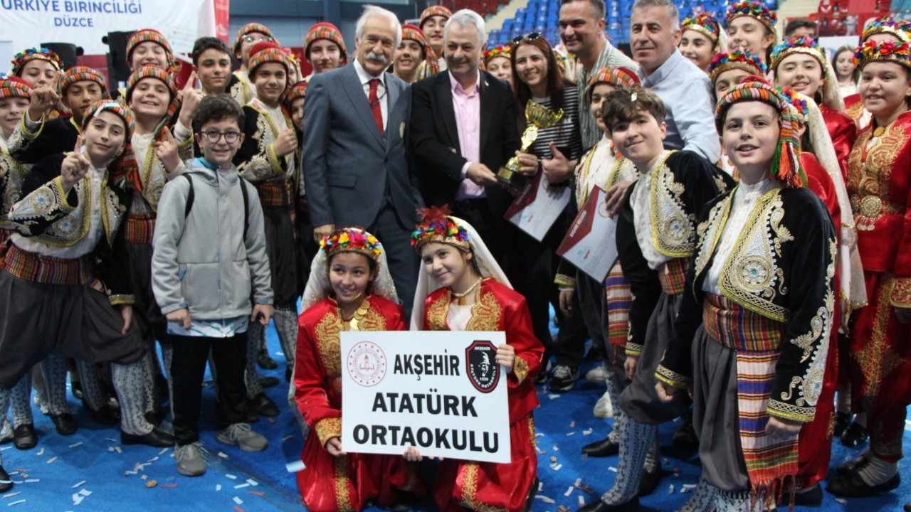 Düzce'de Halk Oyunları Türkiye Şampiyonası Sona Erdi