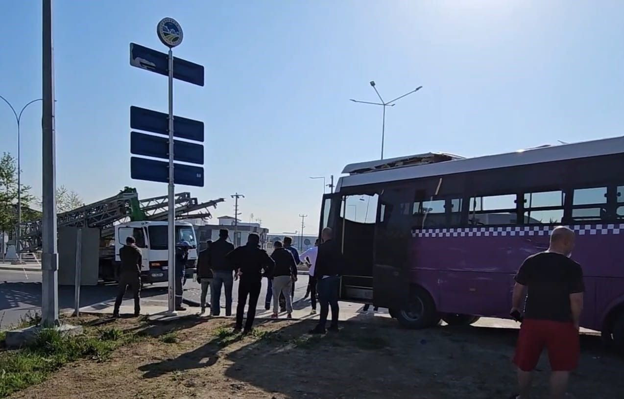 Ehliyetsiz Sürücü Dehşeti: Kamyon Özel Halk Otobüsüne Çarptı - Sayfa 3