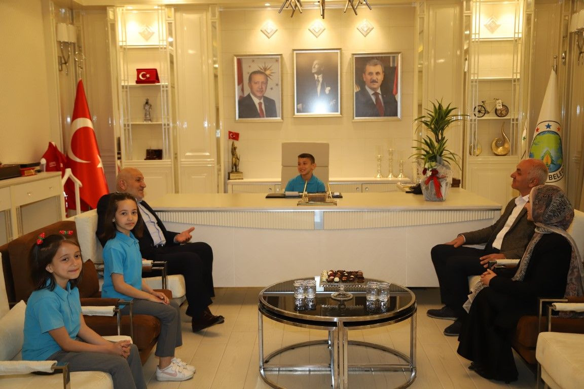 Minik Başkan Göreve Başladı: Hendek’te Koltuk Muhammed Ali’ye Emanet! - Sayfa 5