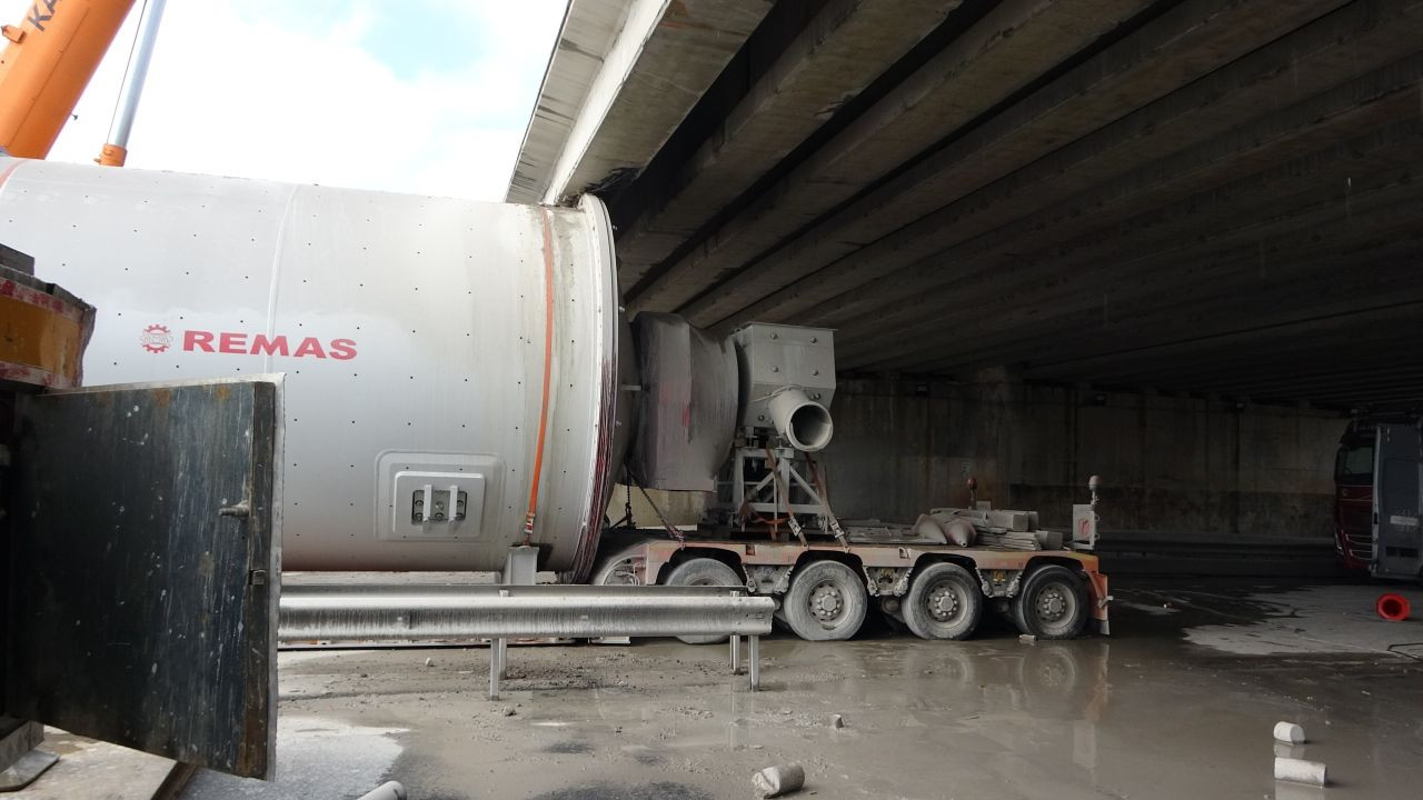 Tuzla’da 3 Gündür Köprü Altında Sıkışan Tırı Kurtarma Operasyonu - Sayfa 2