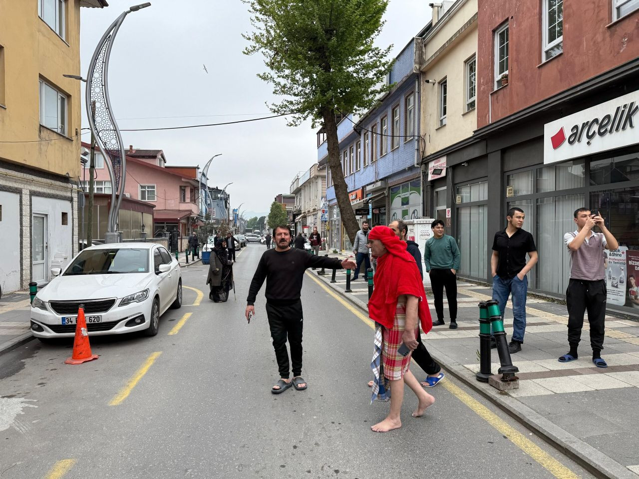 Deprem Sakarya’da Paniğe Neden Oldu: Hamamdan Peştamalla Fırladı, İşçiler Sarsıntıya Rağmen Çalıştı - Sayfa 3