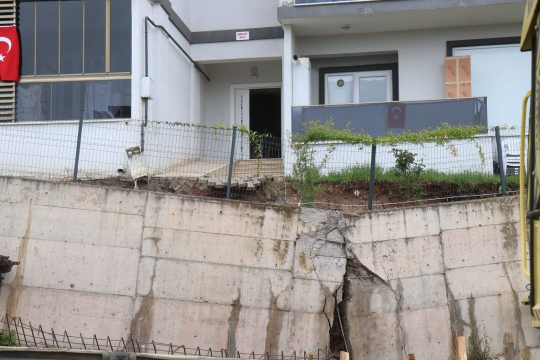 Serdivan’da İnşaat İhmali Faciası! Bina Çökme Riski Altında, Belediye Tepkileri Bastırmaya Çalıştı! - Sayfa 9