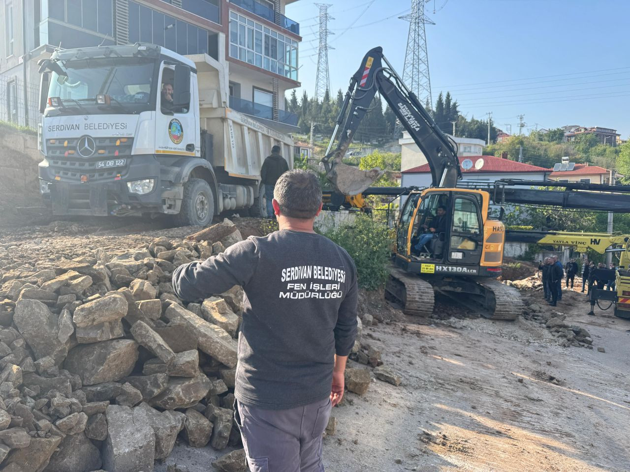 Serdivan’da Çökme Tehlikesine Anında Müdahale: Ekipler Hızla Durumu Kontrol Altına Aldı! - Sayfa 1