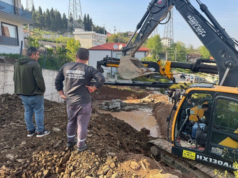 Serdivan’da Çökme Tehlikesine Anında Müdahale: Ekipler Hızla Durumu Kontrol Altına Aldı! - Sayfa 7