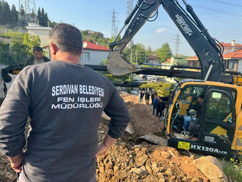 Serdivan’da Çökme Tehlikesine Anında Müdahale: Ekipler Hızla Durumu Kontrol Altına Aldı! - Sayfa 8