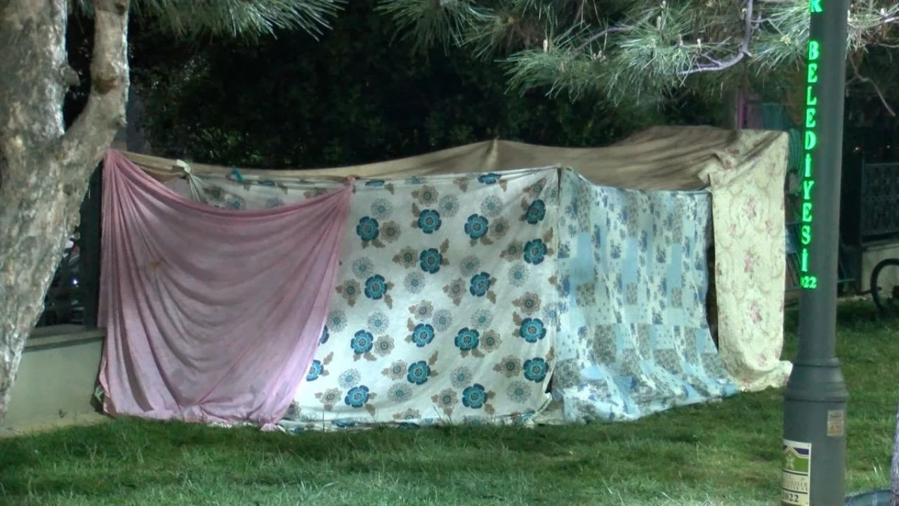 İstanbul'da Bazı Vatandaşlar Deprem Endişesiyle Geceyi Dışarıda Geçirmeye Devam Etti - Sayfa 7