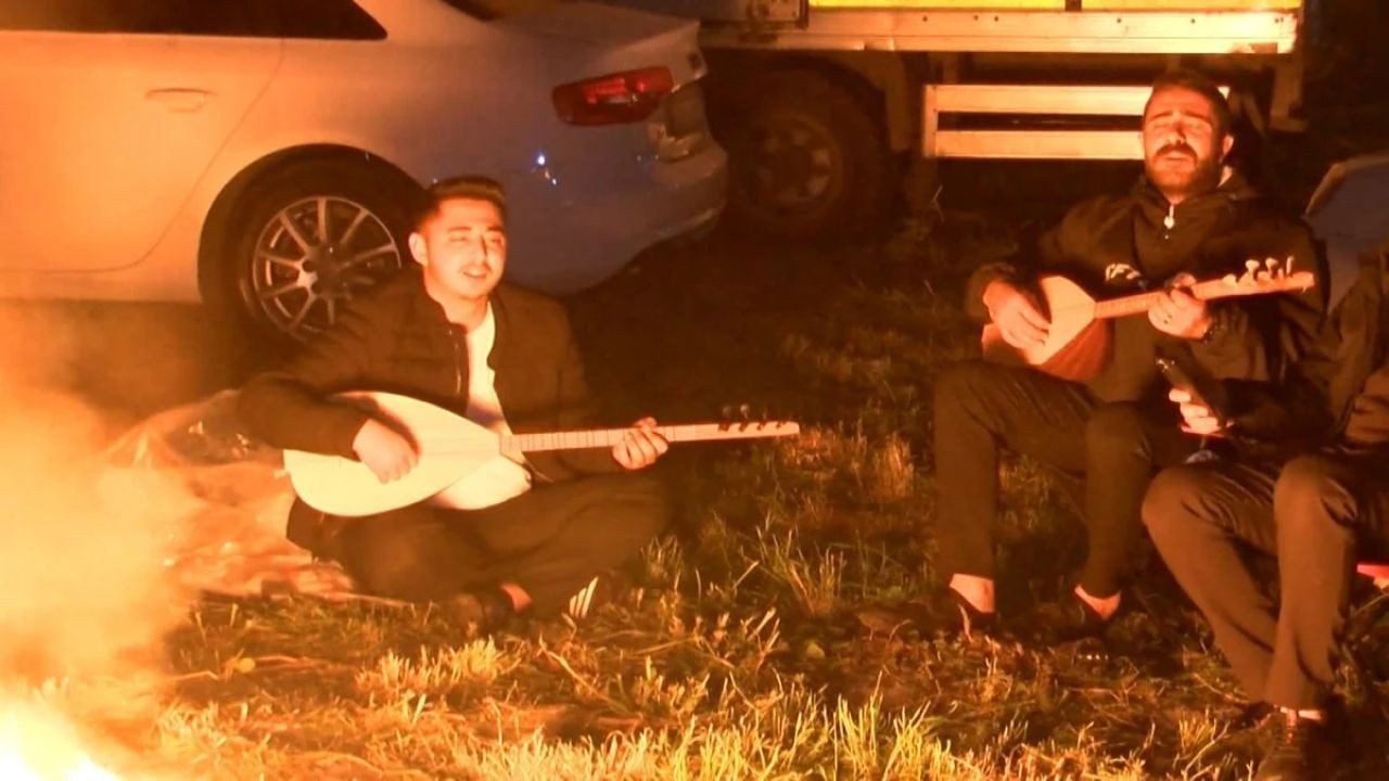 İstanbul'da Bazı Vatandaşlar Deprem Endişesiyle Geceyi Dışarıda Geçirmeye Devam Etti - Sayfa 6