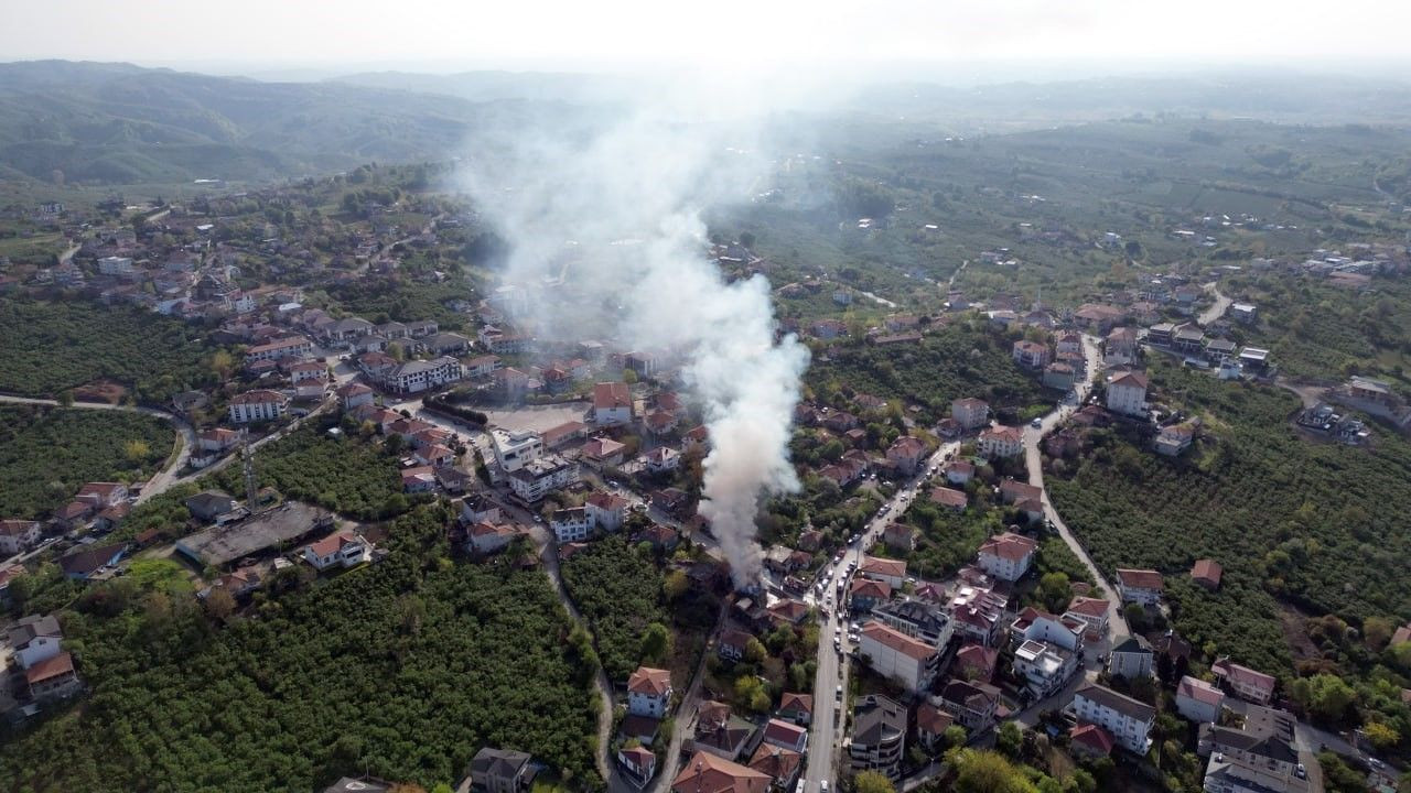 Karasu'da Korkutan Yangın: Tek Katlı Ev Alevlere Teslim Oldu! - Sayfa 1