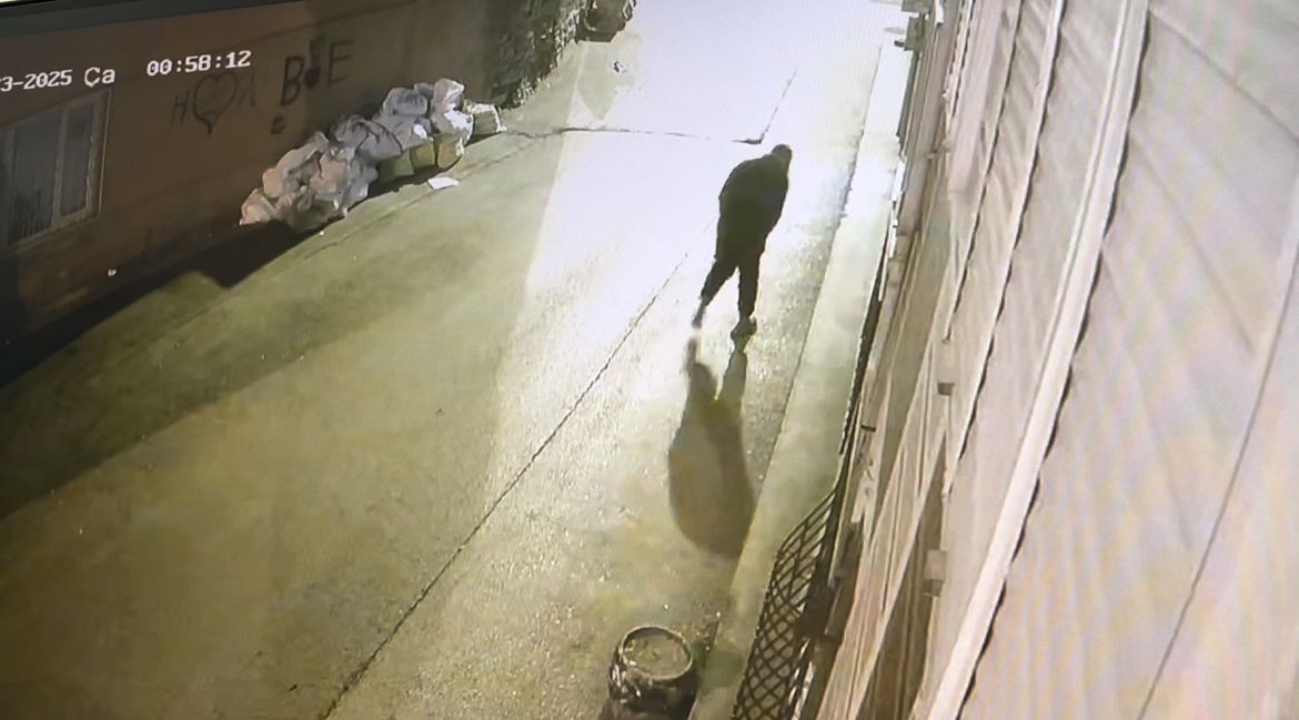 Gece Ev Soyan Sakar Hırsız, Olay Yerinde Telefonunu Düşürdü - Sayfa 4