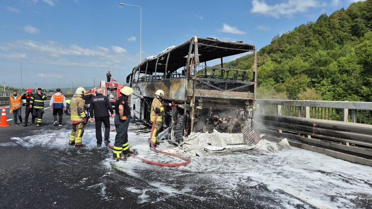 Düzce'de Yolcu Otobüsü Alevlere Teslim Oldu - Sayfa 1