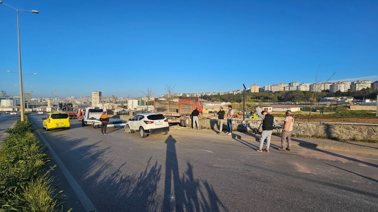Bandırma Liman Yolu'nda Zincirleme Kaza: 2 Yaralı - Sayfa 1