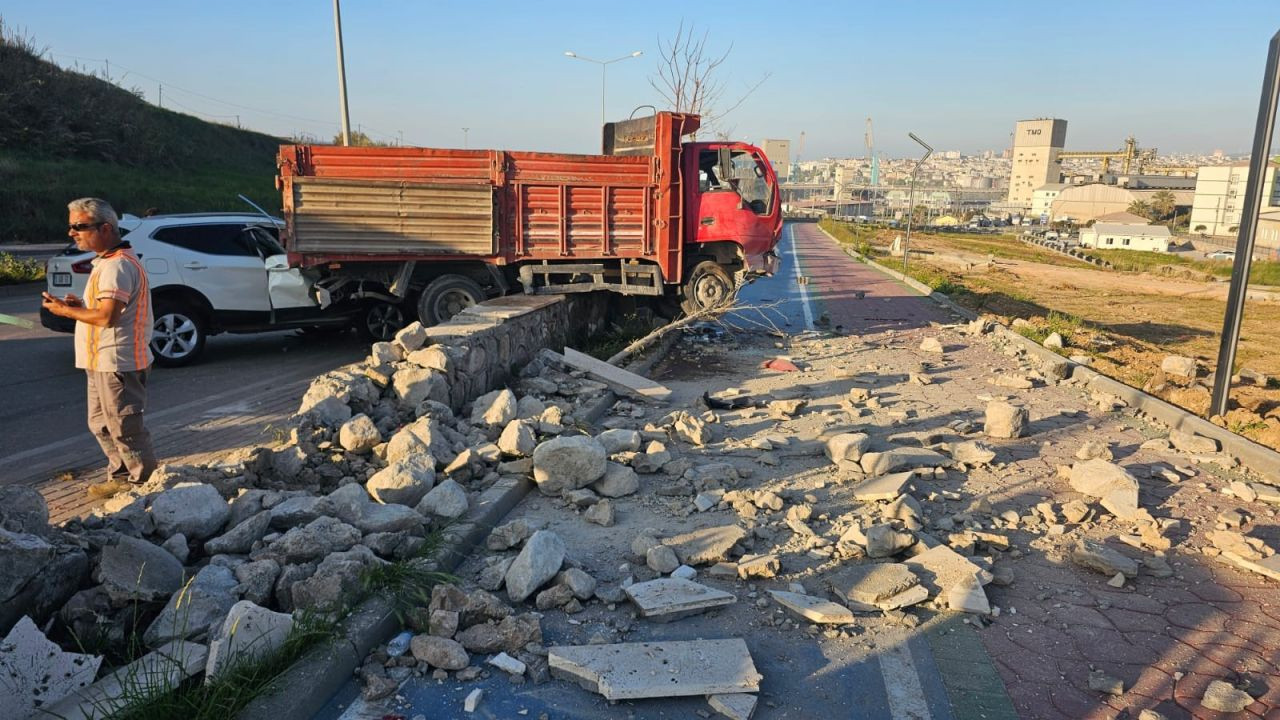 Bandırma Liman Yolu'nda Zincirleme Kaza: 2 Yaralı - Sayfa 2