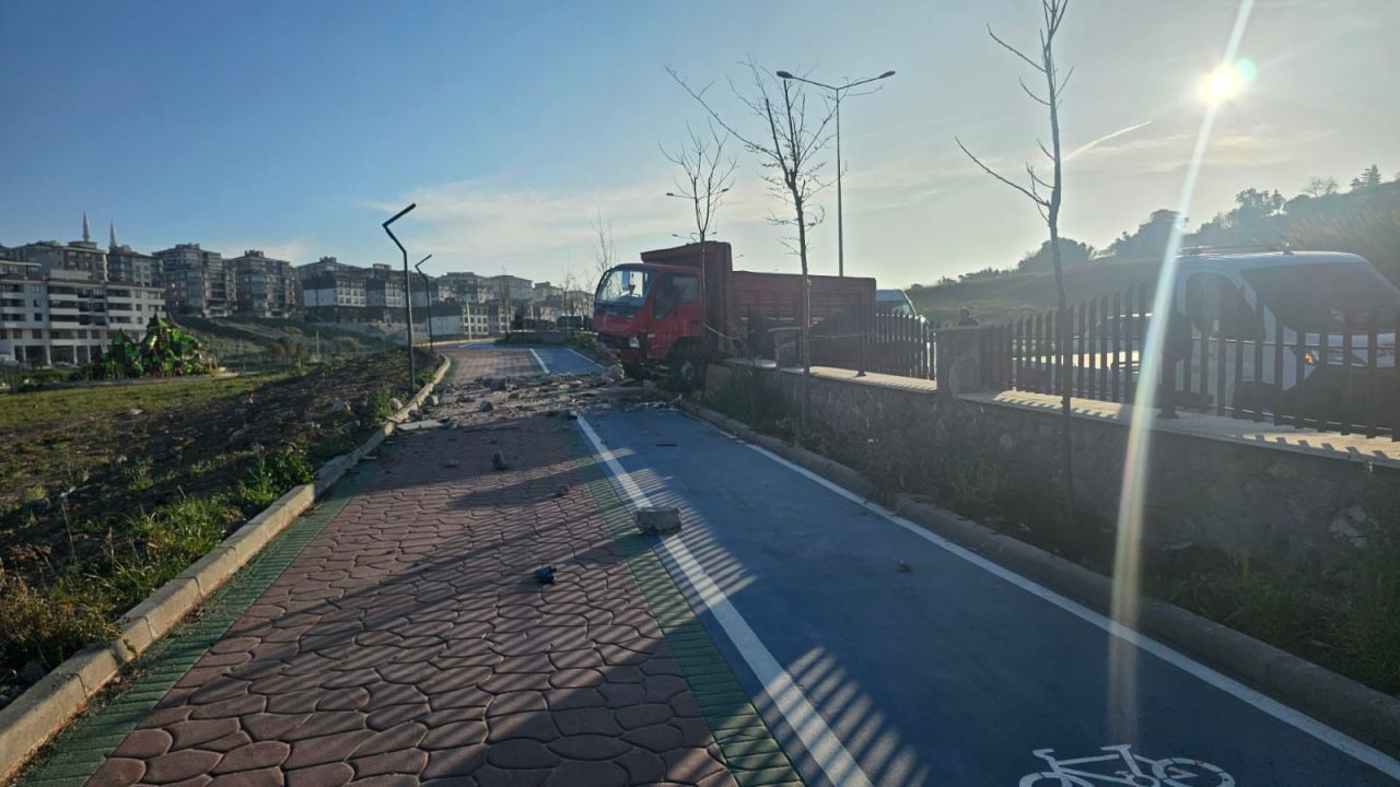 Bandırma Liman Yolu'nda Zincirleme Kaza: 2 Yaralı - Sayfa 3