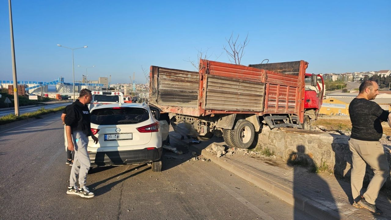 Bandırma Liman Yolu'nda Zincirleme Kaza: 2 Yaralı - Sayfa 4