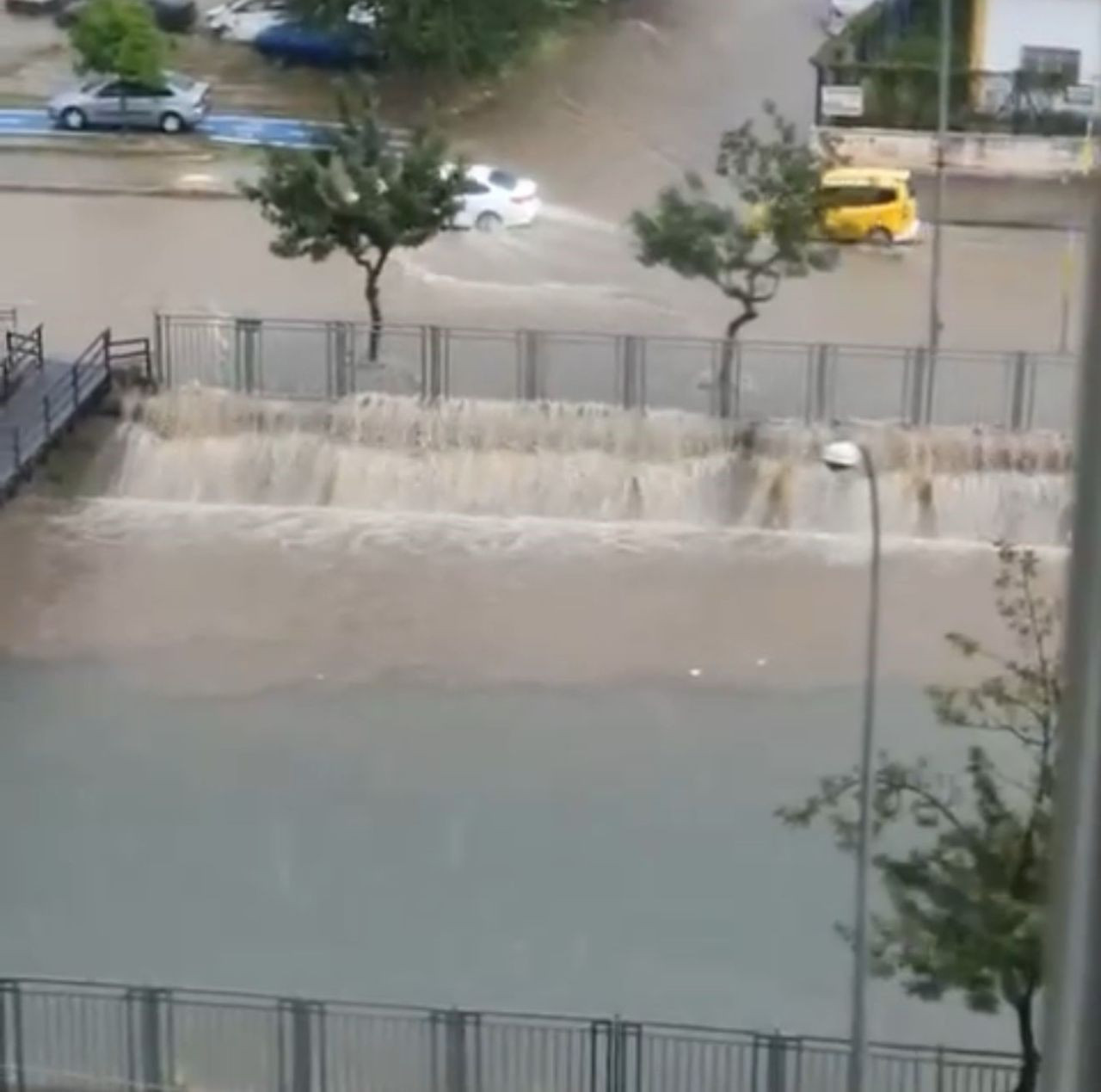 Adana’da Yağmur Hayatı Felç Etti: Kimi Yüzdü Kimi Mahsur Kaldı - Sayfa 5