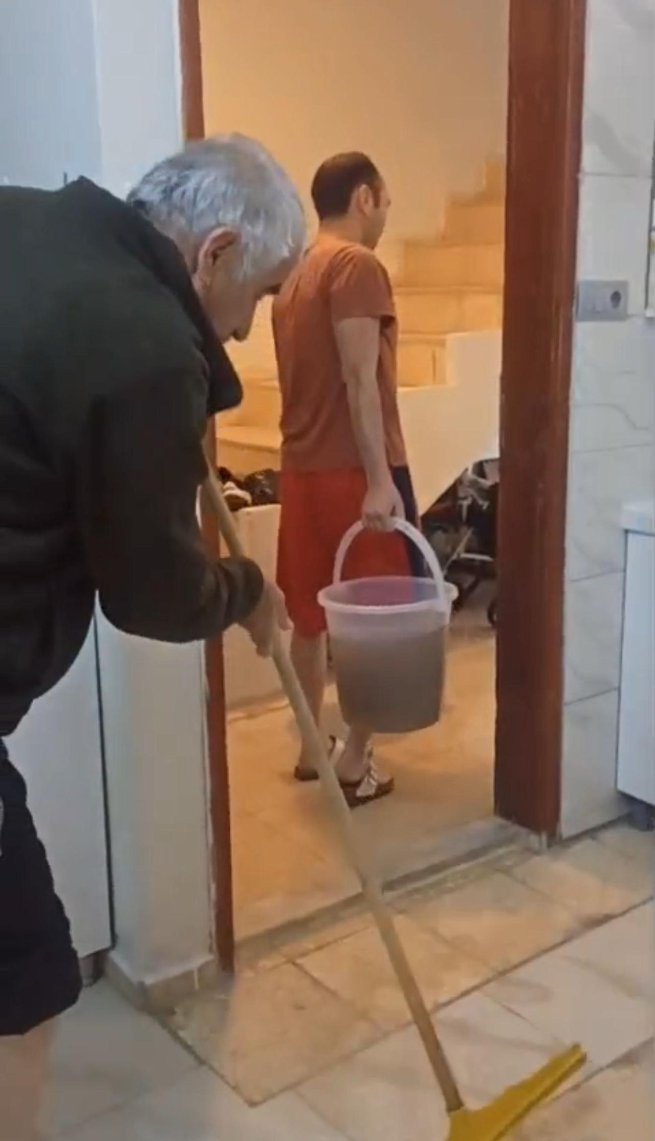 Adana’da Yağmur Hayatı Felç Etti: Kimi Yüzdü Kimi Mahsur Kaldı - Sayfa 6