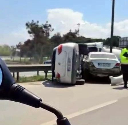 Devrilen Otomobil Bariyere Sıkıştı: Feci Kaza Anı Kamerada! - Sayfa 2