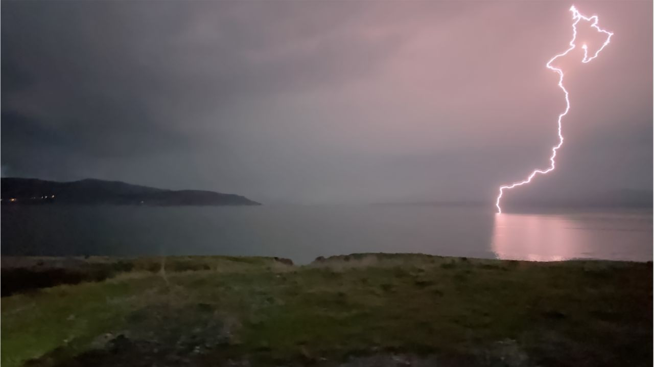 Van Gölü Üzerinde Çakan Şimşekler Hem Korkuttu Hem De Görsel Şölen Oluşturdu - Sayfa 2