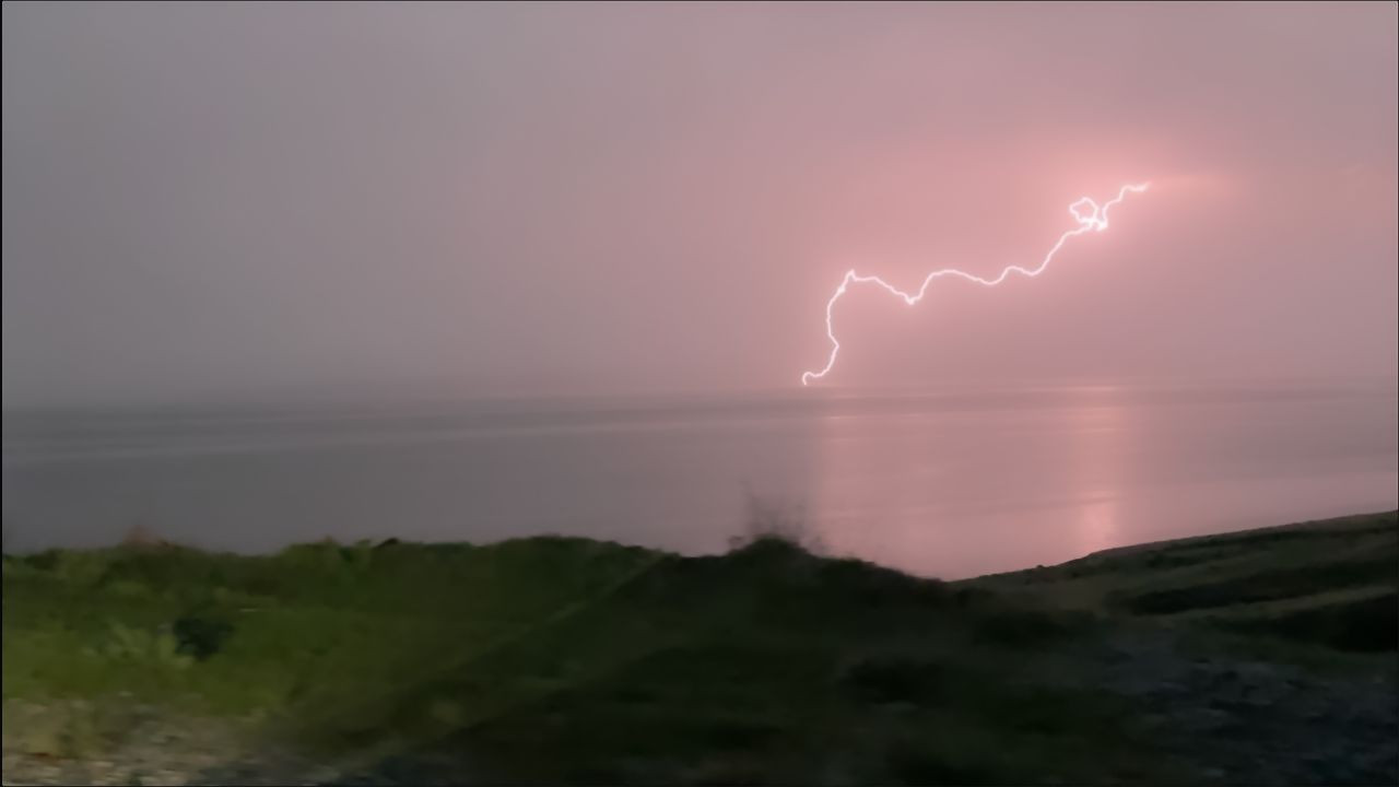 Van Gölü Üzerinde Çakan Şimşekler Hem Korkuttu Hem De Görsel Şölen Oluşturdu - Sayfa 5