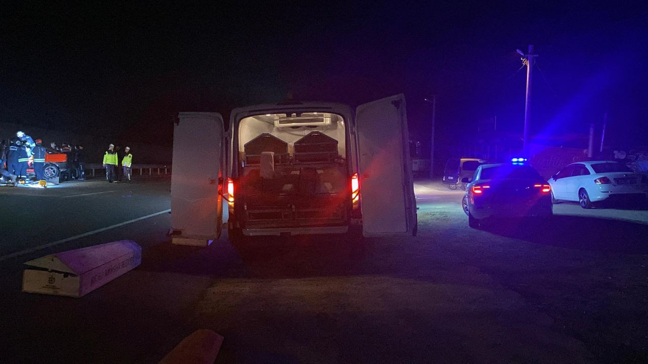 Kocaeli'de Bariyerlere Giren Otomobil, İki Kişiye Mezar Oldu - Sayfa 5