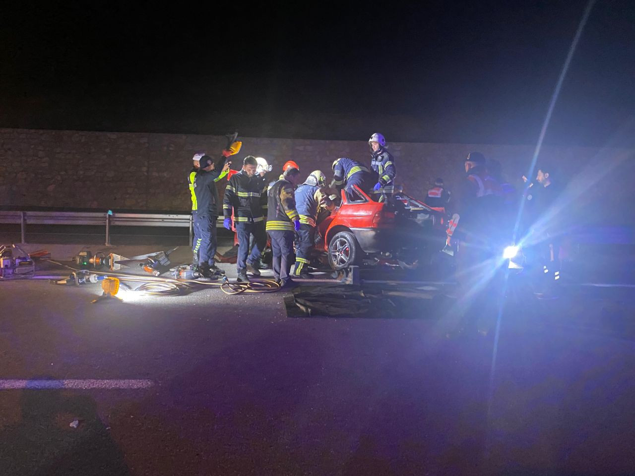 Kocaeli'de Bariyerlere Giren Otomobil, İki Kişiye Mezar Oldu - Sayfa 7