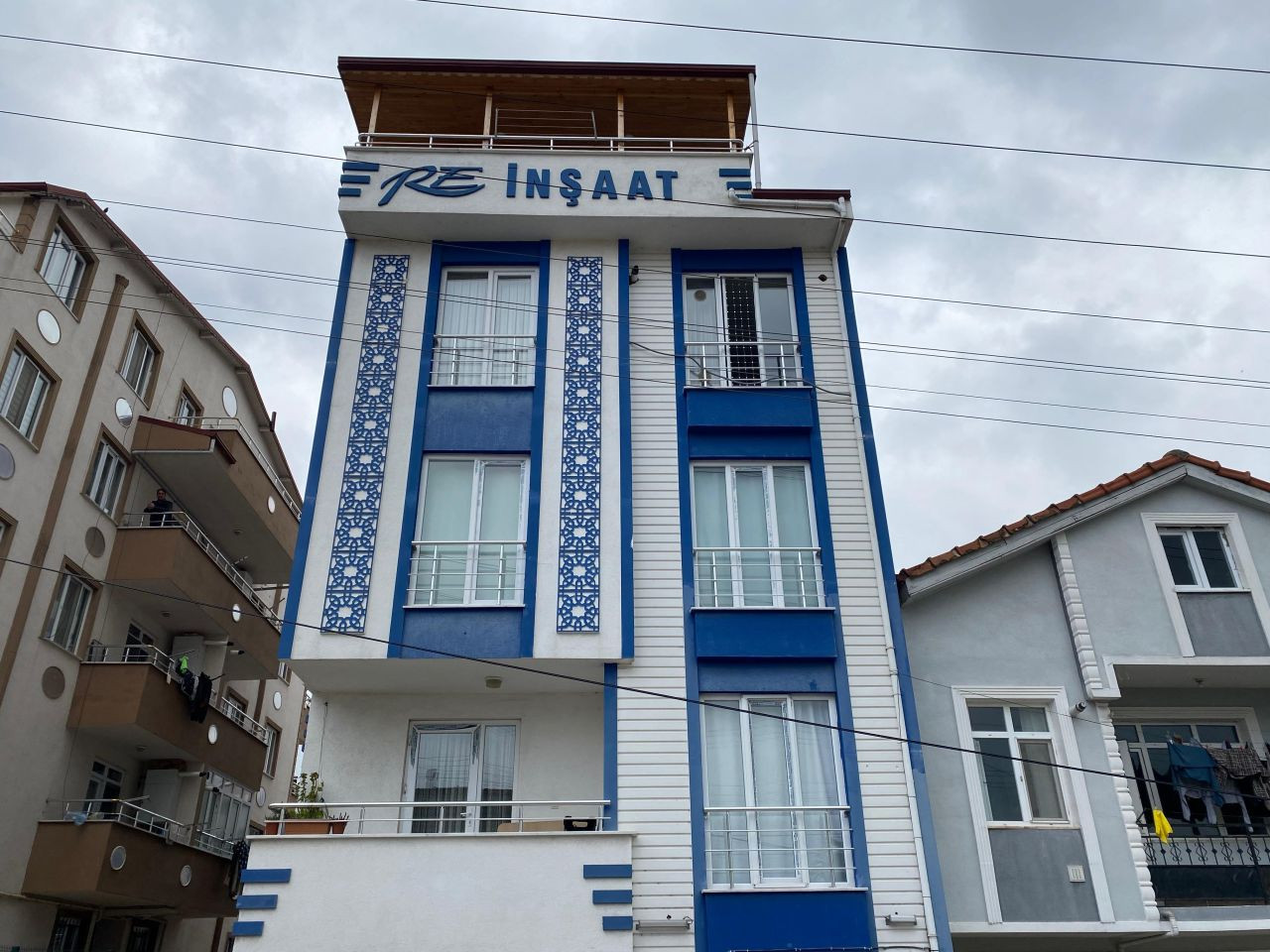 Kocaeli'de Demirin ucu elektrik teline temas edince facia yaşandı: 3 yaralı - Sayfa 1