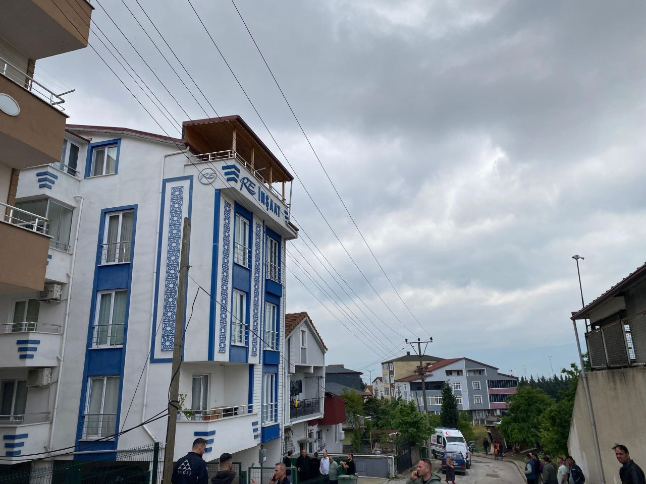 Kocaeli'de Demirin ucu elektrik teline temas edince facia yaşandı: 3 yaralı - Sayfa 2