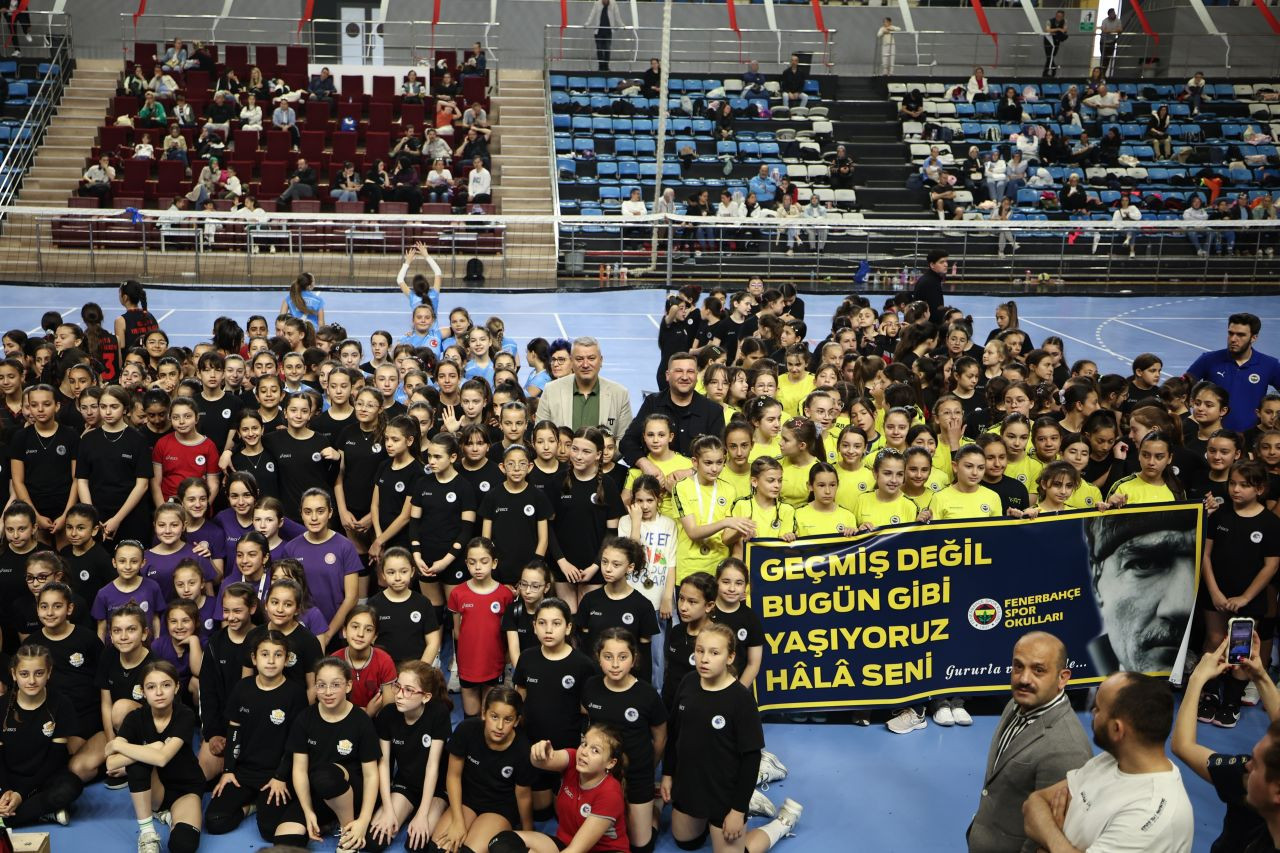 Serdivan’da 23 Nisan Coşkusu: Mini Voleybol Şenliği 749 Sporcu ile Renklendi! - Sayfa 3
